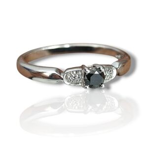 9K White gold Black & White Diamond ring 7